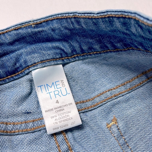 Time and Tru Bermuda Shorts Distressed Blue denim shorts size 4 - Picture 4 of 6